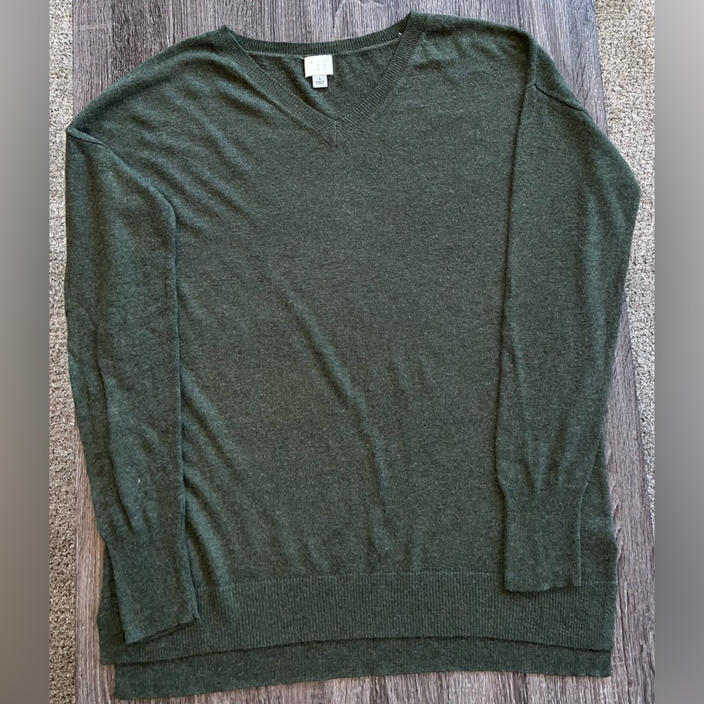 Dark Olive 🫒 Green V-neck Pullover Sweater | Large
